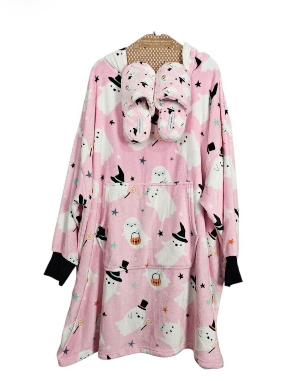 NWT Women’s Cupcakes & Cashmere Hooded Pajama Blanket with Matching Slippers